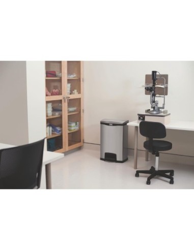 Poubelle à pédale frontale inox Rubbermaid Slim Jim 50L